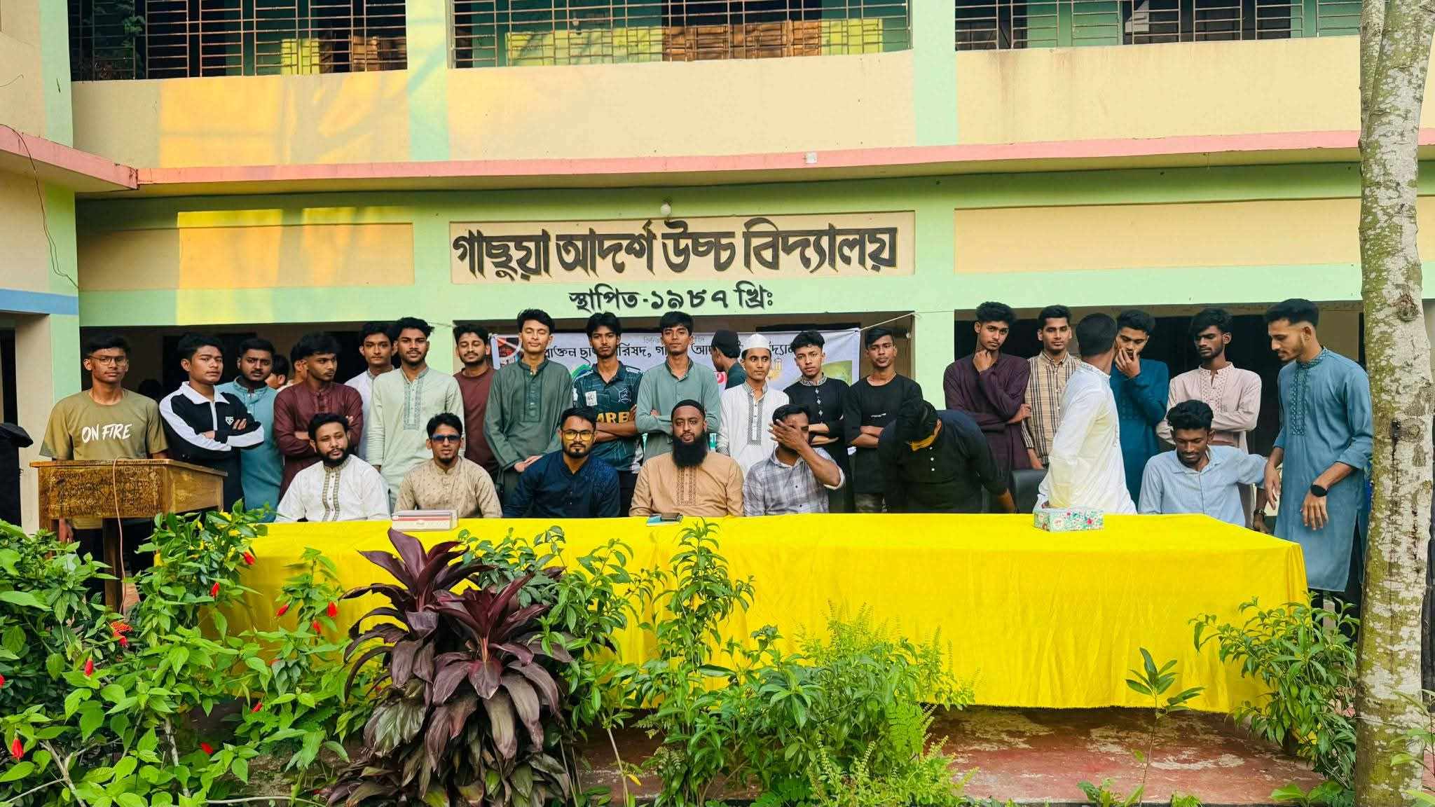 ইফতার মাহফিল ২০২৬ -এ উপস্থিত প্রাক্তন শিক্ষার্থীদের একাংশ